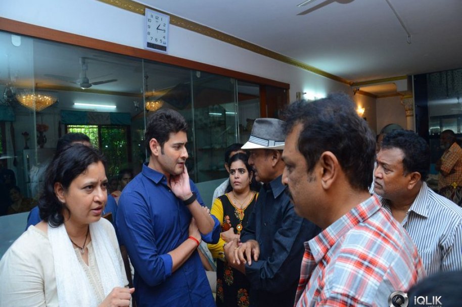 Celebrities-Pay-Homage-to-Vijaya-Nirmala-Garu